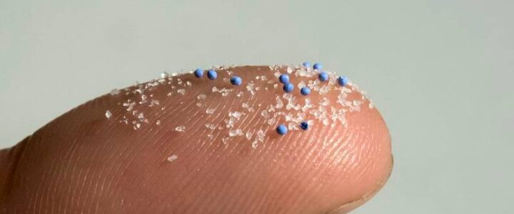 Startup espanhola desenvolve técnica para separar microplásticos da água